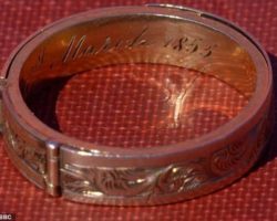 Բրիտանիայում 200 տարվա հնության մատանի է հայտնաբերվել, որի մեջ, հավանաբար, Շառլոտ Բրոնտեի մազափունջն է