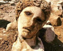 Հնագետները Հռոմում պեղումներ կատարելիս հայտնաբերել են գինեգործության հնագույն աստծու 2000-ամյա մարմարե կիսանդրին