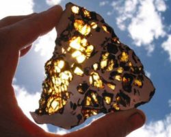 Աճուրդի է դրվել երկիր մոլորակից տարիքով ավելի մեծ երկնաքարեր