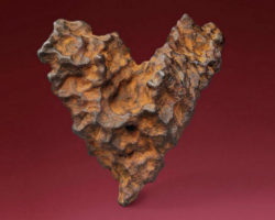 Մեծ Բրիտանիայում աճուրդի կհանվի 4,5 մլրդ տարի առաջ ձևավորված սրտաձև երկնաքարը