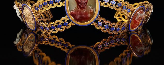 Աճուրդի կհանվեն Նապոլեոնի կնոջ տիարաները