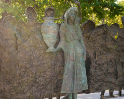 Բացվել է Ավրորա Մարդիգանյանին եւ Հայոց ցեղասպանության նահատակներին նվիրված հուշակոթող-քանդակ