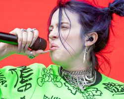 Բիլի Այլիշը ելույթի ընթացքում ընկել է բեմի վրա