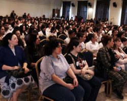 Շուրջ 400 դպրոցական Մանկավարժականում էր