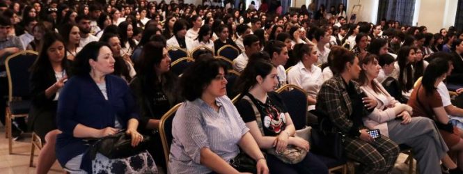 Շուրջ 400 դպրոցական Մանկավարժականում էր