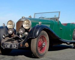30 տարի ավտոտնակում մոռացված Bentley-ն վաճառվել է ավելի քան 450 000 ֆունտ ստերլինգով