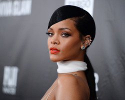 Ասեկոսեներ Ռիհանայի  շուրջ